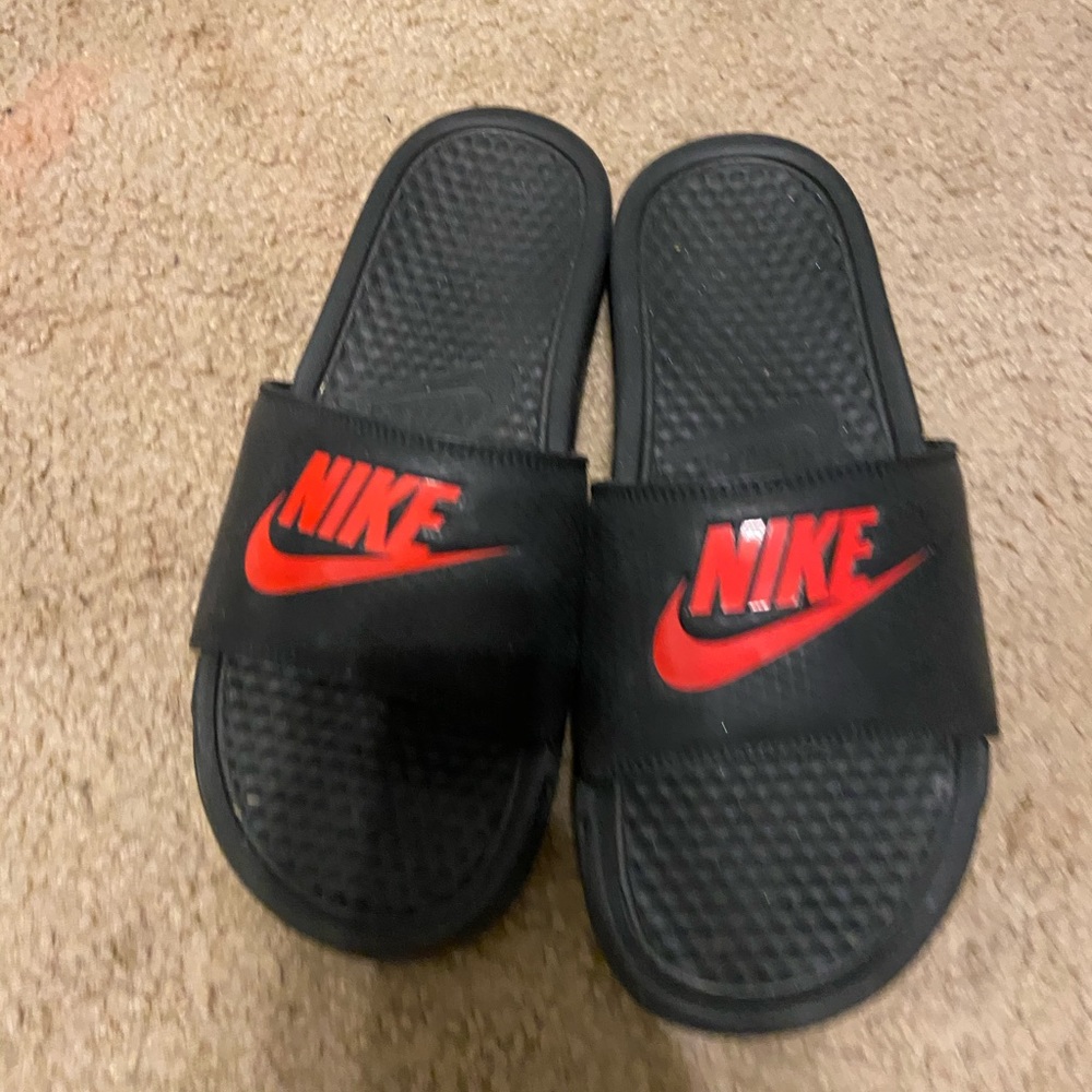 black and red nike slides